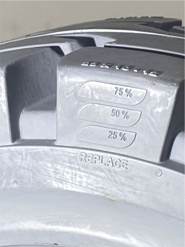 18.7-8 (180.70-8) STARKUS S3000 GRİ SEGMANLI DOLGU LASTİK