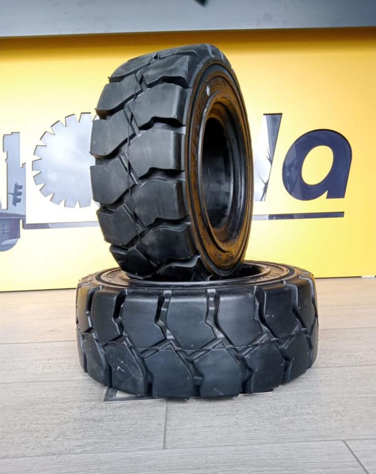 Ascendo S2000 Siyah Segmanlı Dolgu Lasti̇k 8.25-15